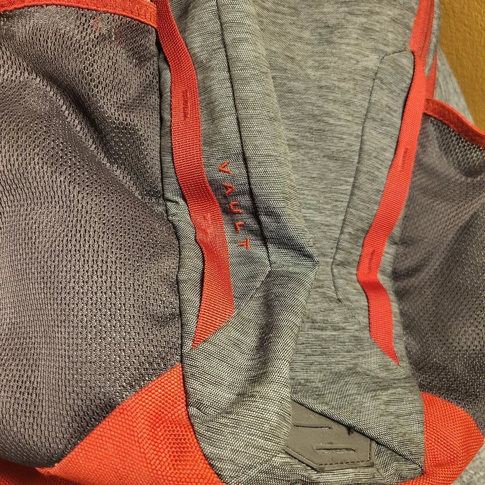 The North Face Vault Backpack Super Clean Gray/Burgundy (NF0A3KV9)